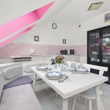 Centrum Ratuszowa Pink By Renters
